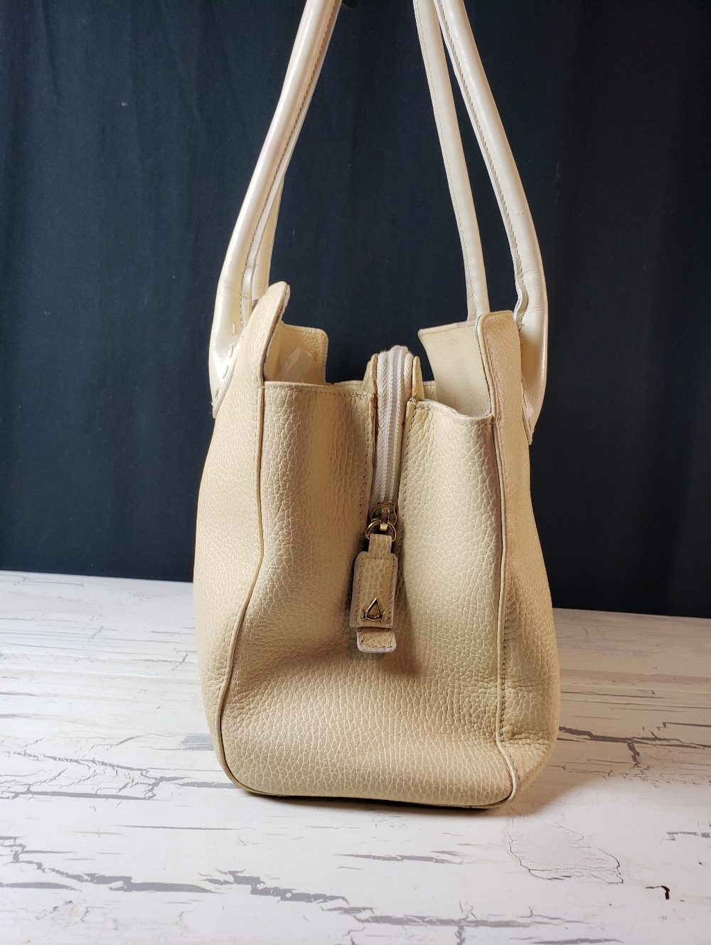 Desmo Vintage Italian Shoulder Bag in Pastel Yellow - Medium Size Bag - Picture 3 of 16